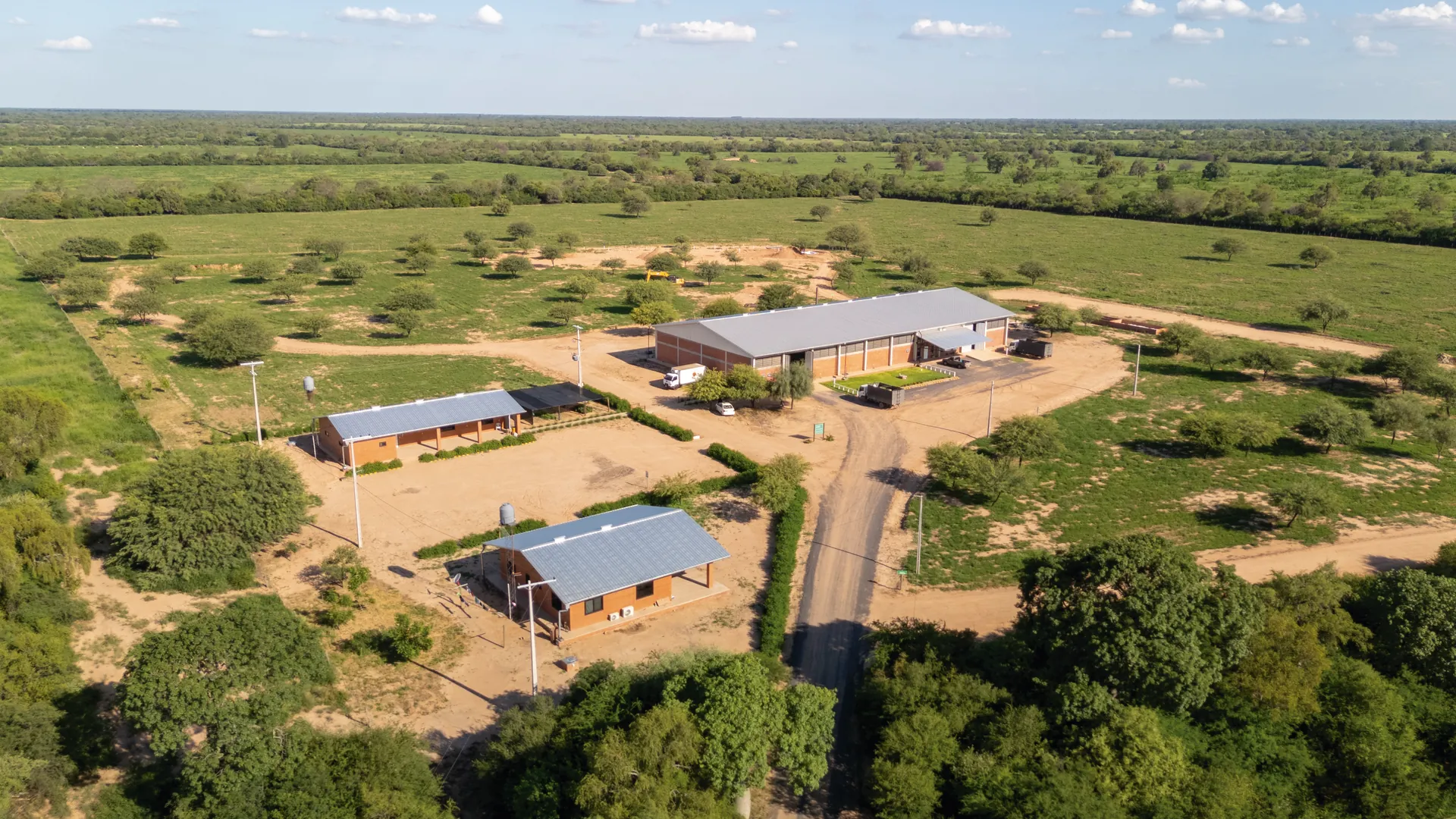 Vista aérea de la planta de tratamiento CEPRESOL rodeada del paisaje verde del Chaco paraguayo